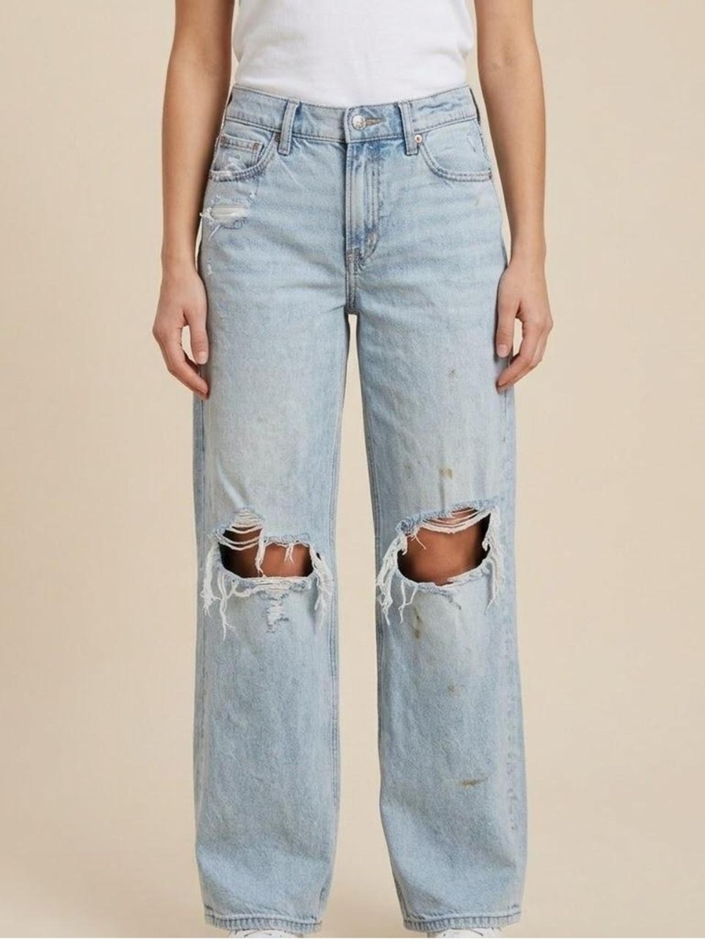 American Eagle Outfitters Light Blue Distressed Strigid Jeans